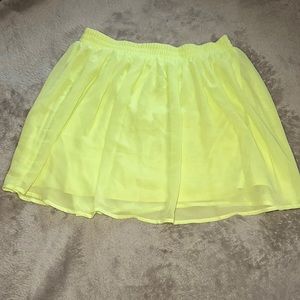 FOREVER 21 neon green/yellow skirt ! Size MEDIUM. NEVER worn! no tears or stains